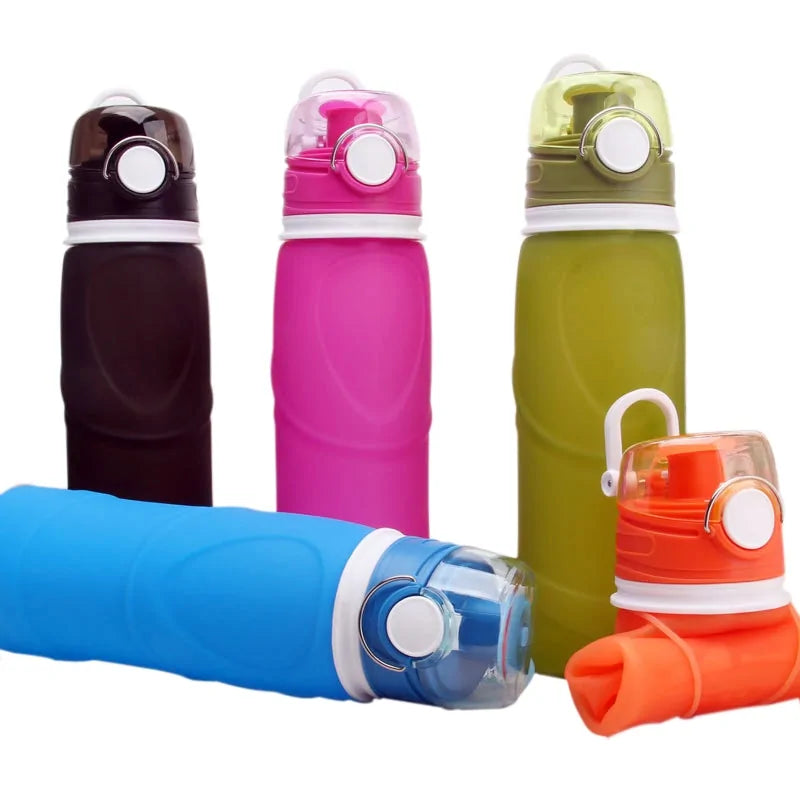 Eco-friendly silicone water bottle with a foldable and reusable design.
